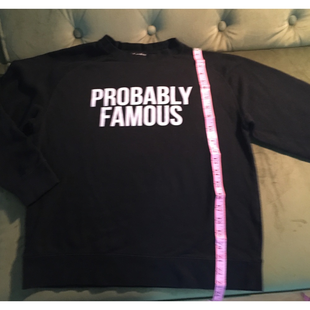 Cute slightly oversized sweatshirt in great condition!